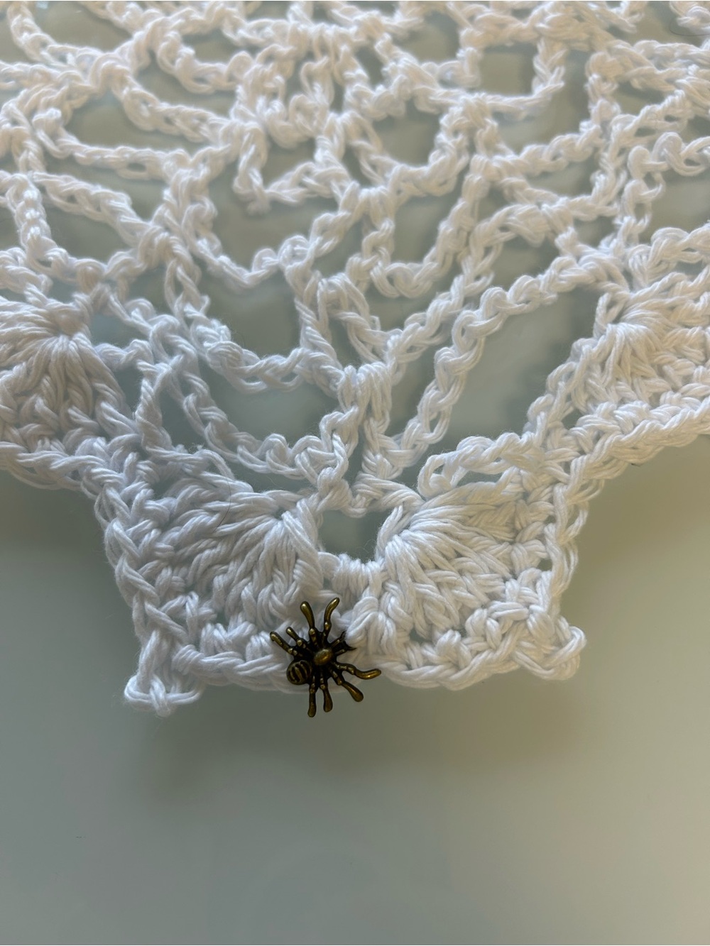 White spiderweb bandana - Picture 2 of 2